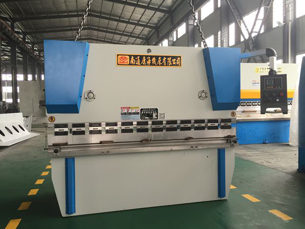 WC67Y-63T2500液(ye)壓闆料(liao)折彎機(jī)