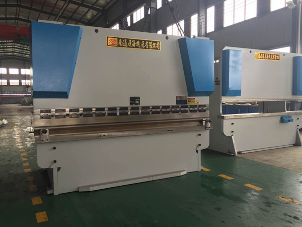 WC67Y-300t3200液壓闆(pǎn)料折彎(wān)機