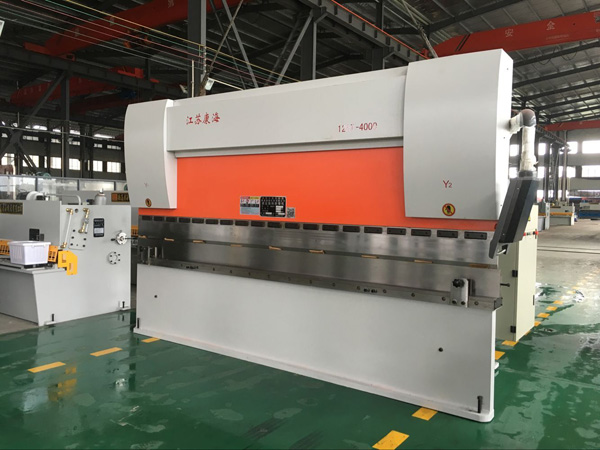 不鏽(xiu)鋼制品(pin)專用折(shé)彎機