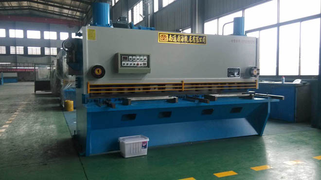 QC11Y系列(liè)液壓閘(zhá)式剪闆(pǎn)機