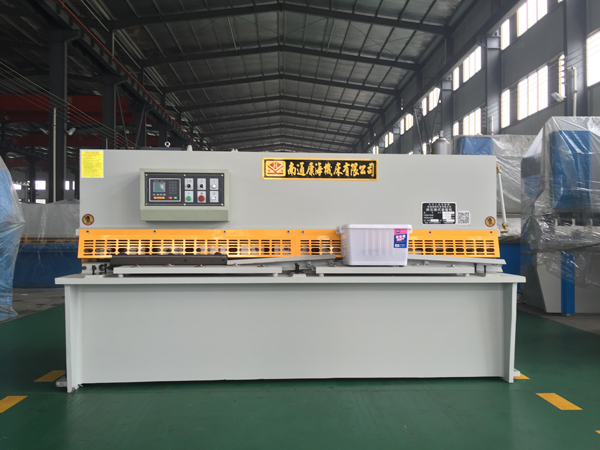 高端(duan)數控剪(jian)闆機